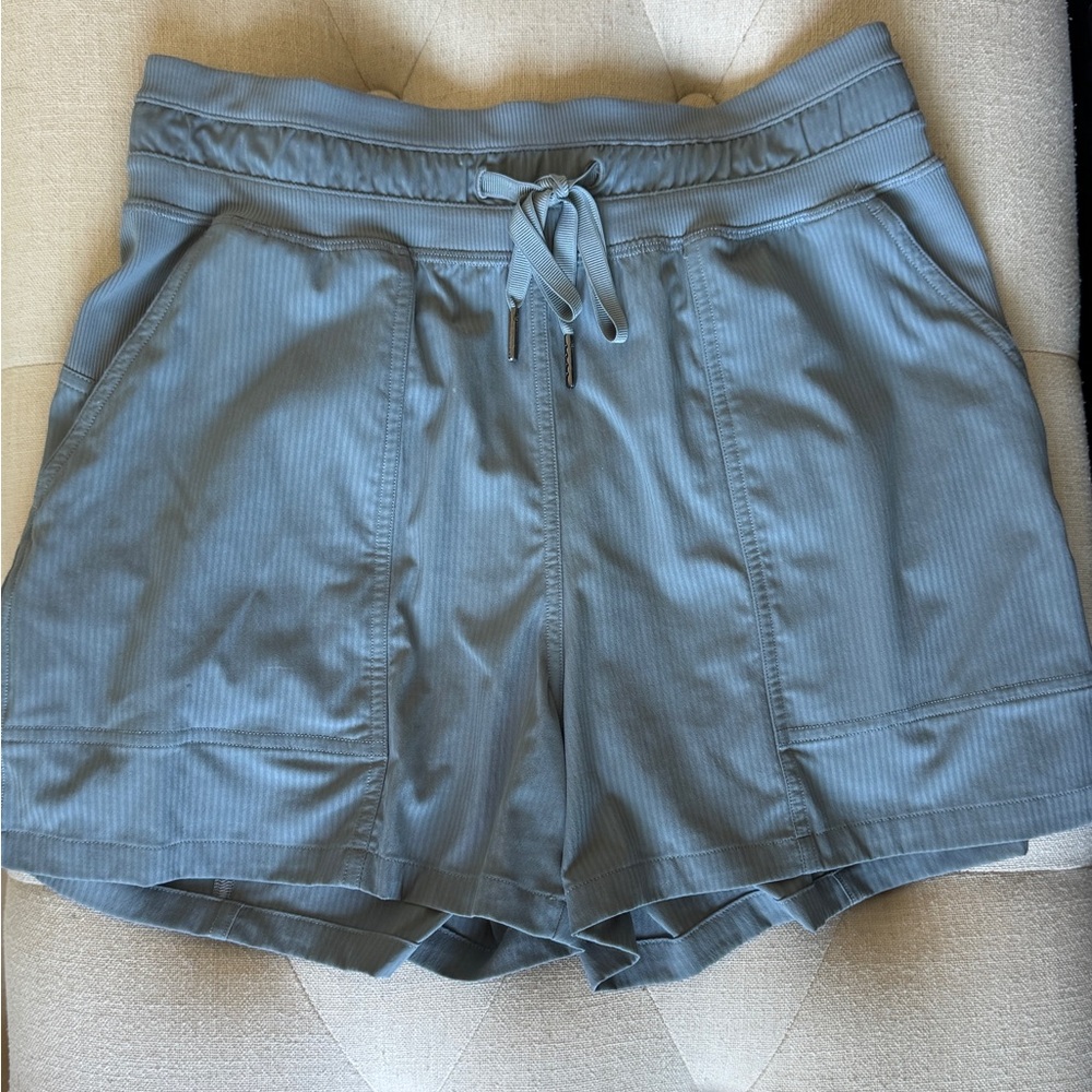 Lululemon Dance Studio High Rise Short 3.5 Size 4 Belgian Blue